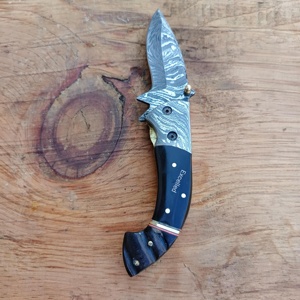 Couteau de poche fait main lame en acier damas couteau de poche de camping manche en corne de taureau couteaux pliables multi-outils d'extérieur avec gaine - Product Image 3