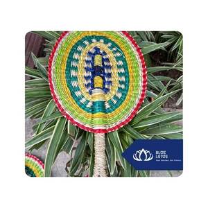 Éventail en jonc le plus vendu, idéal pour le refroidissement manuel, la décoration d'événements culturels, les cadeaux promotionnels et les commandes en gros – Vietnam - Product Image 1