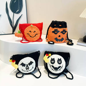 Bolso Bandolera Unisex de Algodón Hecho a Mano con Diseño de Murciélago Divertido y Calabaza de Halloween, Tejido a Crochet, Moderno, Duradero y Portátil - Product Image 4