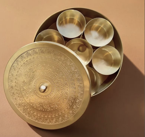 Boîte de rangement pour épices de cuisine en cuivre, forme ronde, 7 compartiments, utilisable au micro-ondes, en provenance d'Inde - Product Image 3