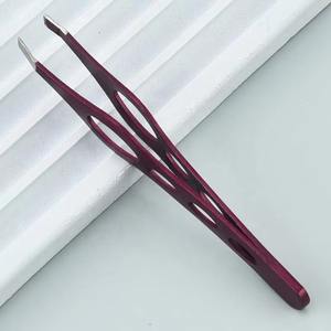 Pinzas de Cejas Inclinadas de Acero Inoxidable de Alta Calidad - Duraderas y Personalizables para un Fácil Cuidado de las Cejas - Product Image 2