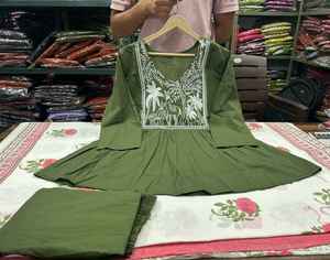 คงความเย็นและทันสมัยด้วยชุดเชือกที่มีน้ำหนักเบาและชุดสายไฟที่ใส่สบาย - Product Image 5