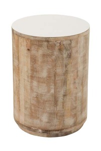 Table d'appoint ronde en métal avec texture martelée et finition antique pour la décoration de pièces d'inspiration éclectique ou bohème - Product Image 2