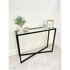 Table console en métal avec plateau en verre offrant une résistance durable et une apparence élégante pour l'ameublement de luxe - Product Image 1