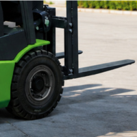 Chariot élévateur électrique compact à 3 roues 1.6T 1.8T 2.0T avec batterie au lithium pour la manutention des matériaux en espace intérieur restreint