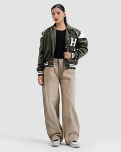 เสื้อแจ็คเก็ตเบสบอลแฟชั่นผู้หญิง คอลเลคชั่นใหม่ ฤดูใบไม้ผลิ-ฤดูใบไม้ร่วง ปี 2025-26 ลายพิมพ์สไตล์วาร์ซิตี้ มีกระเป๋า แนวสตรีท สีไล่ระดับ - Product Image 3