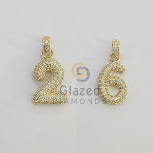 Nuevo adorable colgante de Hip Hop numérico personalizado totalmente helado para hombres en diamantes redondos brillantes cultivados en laboratorio en oro amarillo de 10K - Product Image 2