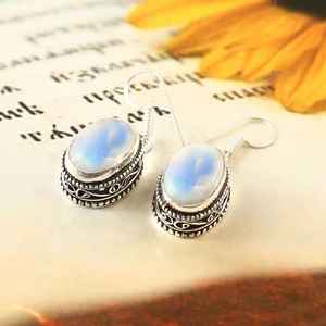 Boucles d'oreilles clous en pierre de lune arc-en-ciel, argent sterling 925 plaqué or, bijoux bohèmes faits à la main pour femmes, fournisseur en gros - Product Image 3