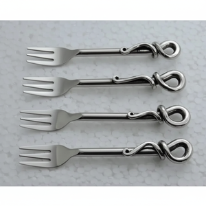 Ensemble de fourchettes en acier inoxydable de luxe de qualité supérieure avec des manches martelées robustes, lavable au lave-vaisselle, pour les desserts de fête et l'utilisation sur table - Product Image 3