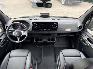 Listo para Enviar: Mercedes Sprinter 2500 3500 170 2025, Furgoneta de Pasajeros con Techo Alto, Tracción en las Cuatro Ruedas, DIY, Garantía de 3 Años - Product Image 3