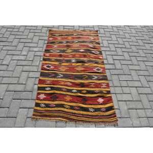 พรมคิลิมตุรกีวินเทจ ขนาด 3x5 ฟุต ลายปะติดสีแดงเหลืองคลาสสิก ทอแบบเรียบ ทำจากขนสัตว์ เป็นมิตรกับสิ่งแวดล้อม ใช้ยางธรรมชาติ เหมาะสำหรับวัยรุ่น รูปทรงสี่เหลี่ยมผืนผ้า - Product Image 1