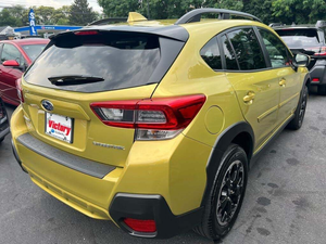 Nuevo Subaru Crosstrek SUV Premium AWD Automático 2024 Amarillo con Volante a la Izquierda, Asientos de Cuero Oscuro, Techo Solar y Sistema de Navegación - Product Image 5