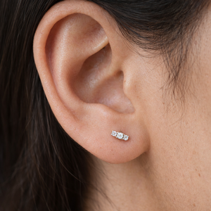 Boucles d'oreilles clous en zircon taille Petite Marquise en or rose 14 carats - Product Image 2