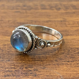 2.6 Grams <b>Labradorite</b> Gemstone <b>Ring</b> Fine Jewelry with Bezel Setting for Everyday Wear and Weddings - Product Image 1