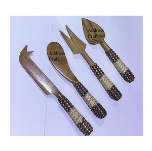 Juego de cuatro cubiertos de queso con mango de mimbre tejido y acabado antiguo, juego de cubiertos hecho a mano real, juego de queso para uso en la cocina del hogar - Product Image 1