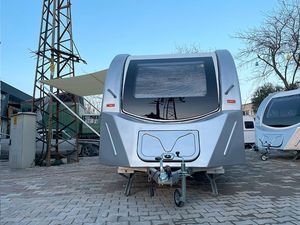 Achetez des caravanes, camping-cars et remorques de voyage d'occasion de luxe avec finitions haut de gamme, conçues pour le confort - Product Image 1