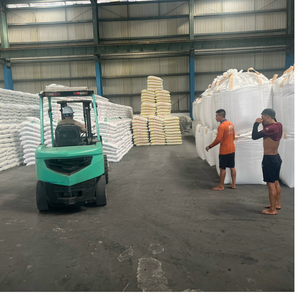 Urea automotriz de grado industrial 46% Partículas sólidas granulares comprimidas para vehículos diésel Uso de bomba de cerámica técnica - Product Image 5