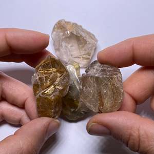 Cristal de quartz rutile doré naturel en vrac du Brésil - Product Image 1