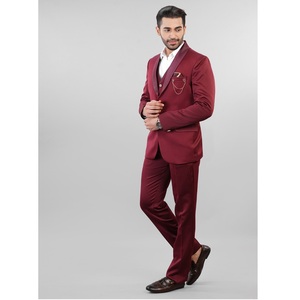 Traje de Tres Piezas para Hombre en Color Granate Oscuro de Lujo y Alta Calidad para Eventos Formales de Negocios, Bodas y Vestimenta de Noche Disponible para la Venta - Product Image 1
