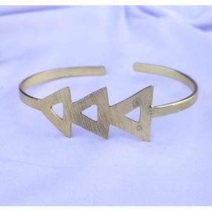 Bracelets en laiton faits à la main, plaqués or, design géométrique tendance, style unique et élégant - Product Image 3