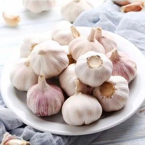 Ail blanc frais de haute qualité dans des sacs en maille de 20kg cartons de prix usine pour la vente en gros de légumes frais - Product Image 2