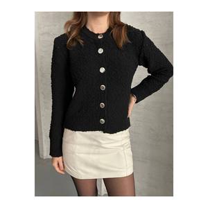 Cardigan lavorato a maglia da donna con bottoni - Product Image 4