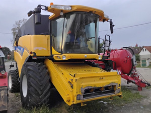 Moissonneuse-batteuse New Holland CX7090 fiable à vendre, équipement de récolte robuste avec des fonctionnalités avancées et un prix abordable - Product Image 5