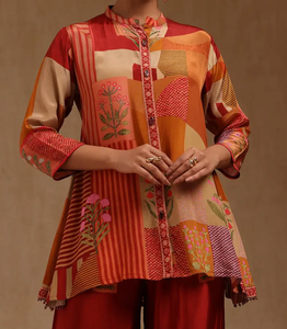 Robe de vêtements indienne et pakistanaise à imprimé patchwork rouge vif pour femme avec un design ethnique élégant - Product Image 4