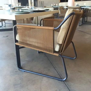 Chaise balançoire en rotin pour siège unique intérieur et extérieur - Product Image 1