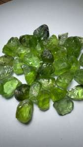 Piedra preciosa áspera de peridoto natural de alta calidad/peridoto áspero verde natural - Product Image 2