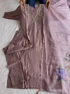 ชุดเดรสยาวผ้าไหมลายปากีสถานทำมือล่าสุดสำหรับงานเลี้ยงงานแต่งงาน - Product Image 3