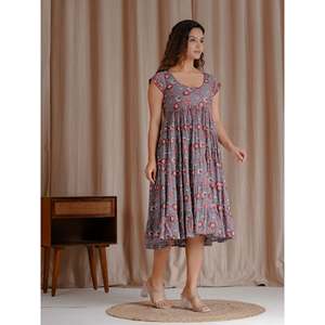 ชุดเดรสผ้าฝ้ายมัลมัลสีเทาพิมพ์ลายด้วยมือ สวมใส่สบาย เหมาะสำหรับออกงานกลางคืน ออกแบบตามสั่ง ไซส์พลัส ระบายอากาศได้ดี ทรงเอ็มไพร์ ฟรีไซส์ - Product Image 5