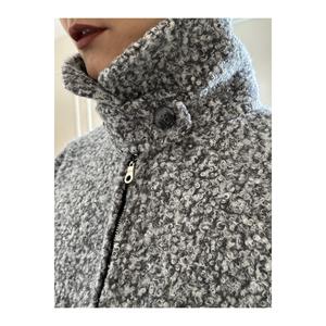 เสื้อแจ็คเก็ตคอปกเด็กหลอมสีเทาอ่อนกระเป๋าซ่อนไหล่ต่ําซิปปิดปาก - Product Image 3