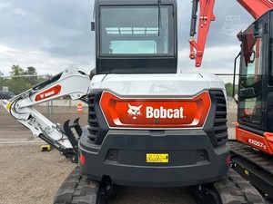 Excavadora usada en buen estado, modelo E60 Bobcat, de 5 a 6 toneladas, con cucharón y excavadora, también viene con garantía. - Product Image 1