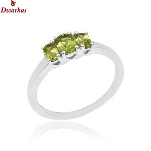 Anillo hecho a mano semiprecioso de piedras preciosas naturales de tres peridotos de alta calidad con diseño único moderno, joyería de plata de ley 925 - Product Image 1