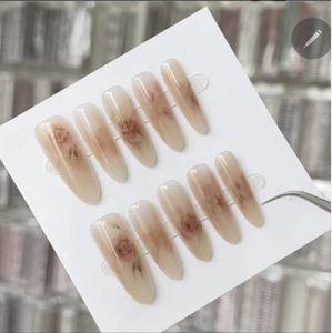 Faux ongles pour une manucure rapide et temporaire - Product Image 1