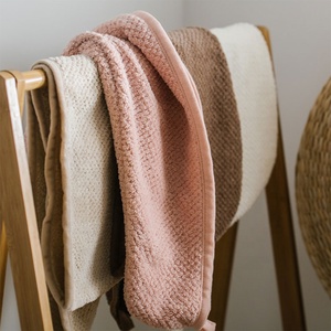 Serviette turban pour <span class=keywords><strong>cheveux</strong></span> à séchage rapide Superdry Serviette pour <span class=keywords><strong>cheveux</strong></span> en <span class=keywords><strong>microfibre</strong></span> brodée Serviette pratique pour le séchage des <span class=keywords><strong>cheveux</strong></span> - Product Image 3