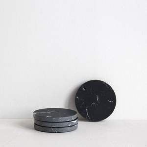 Sous-verres ronds décoratifs en marbre Sous-verres en ardoise en pierre noire naturelle Accessoires de cuisine - Product Image 1