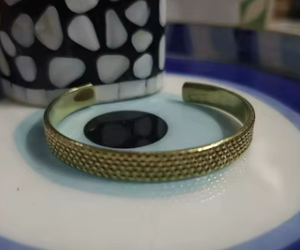 Bracelet en laiton massif doré fait à la main avec texture micro-grille et motif diamant gravé, bijoux de mode indiens pour femmes - Product Image 6