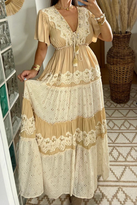 Robe maxi bohème en dentelle patchwork à imprimé floral, col en V, manches courtes, à volants, élégante, lavable, écologique, taille naturelle, pour les vacances - Product Image 3