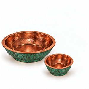 Ensemble de 2 bols de pédicure en cuivre martelé, finition patine verte, bassin rond pour manucure, pour spa - Product Image 1