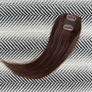 Extensions de cheveux lisses brun foncé de 12 pouces avec frange à clipser volumisante en couches - Product Image 3