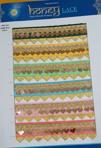 Bordure en dentelle à paillettes dorées cousues à la main pour les robes Garniture en dentelle à paillettes dorées glamour pour la haute couture - Product Image 3