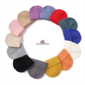 Vente en gros de chapeaux d'hiver personnalisés unisexe couleur Pure chapeau uni bonnet tricoté - Product Image 2