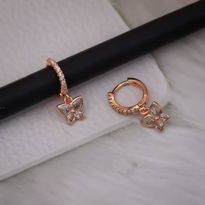 Pendientes de Aro de Aleación de Oro Rosa con Diseño de Mariposa y Circonita para Mujer, Clásicos, Ligeros y Cómodos para el Trabajo y Eventos Sociales - Product Image 1