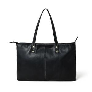 Ce fourre-tout en cuir de vachette est un sac à main élégant pour femmes qui est un excellent choix pour un look tendance - Product Image 6