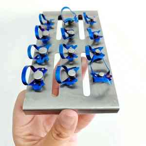 Surtechs Blue Coated Dental Abrazadera de presa de goma dental de alta calidad CE ISO Certificado Instrumentos dentales a precio mayorista - Product Image 2