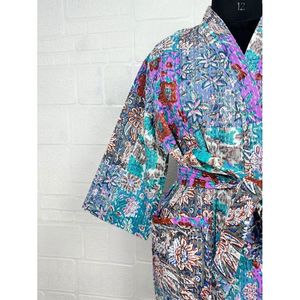 Kimono long réversible Kantha Pur pour femme, veste vert pastel, motif singe, en coton, paréo de plage - Product Image 3