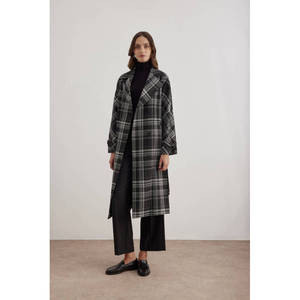 Manteau long à double boutonnage pour l'automne avec imprimé et bordure en fourrure - Product Image 5