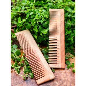 Peine para el Cabello de Madera de Neem Hecho a Mano, Moderno, Ecológico, Natural y Antibacteriano para Desenredar Suavemente, Cuidado del Cuero Cabelludo y Peinado - Product Image 5